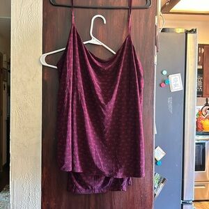 Women’s 2 piece sleepwear. Purple burgundy type and dark pink in color 2x